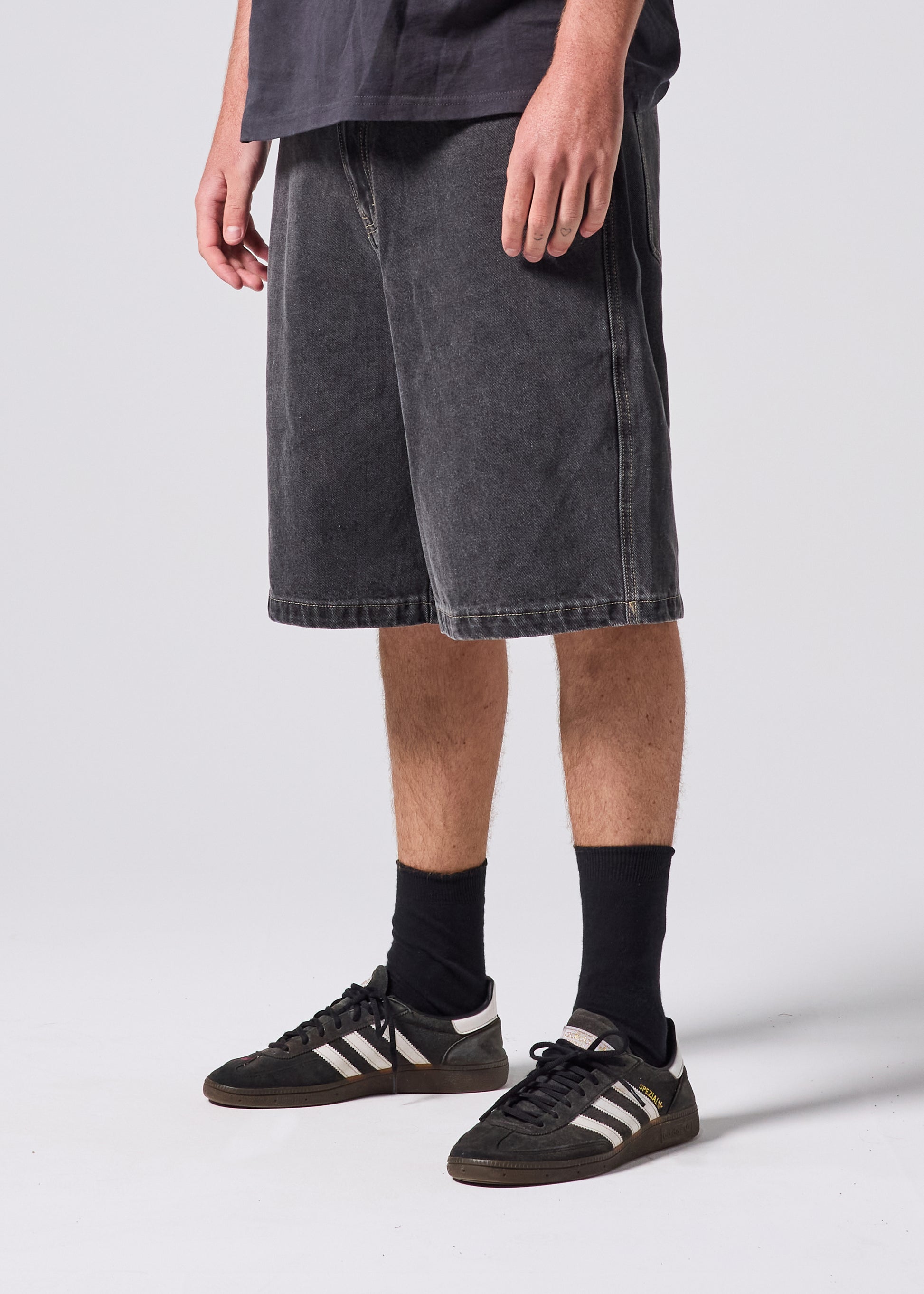 VV Class Denim Short - Worn Black