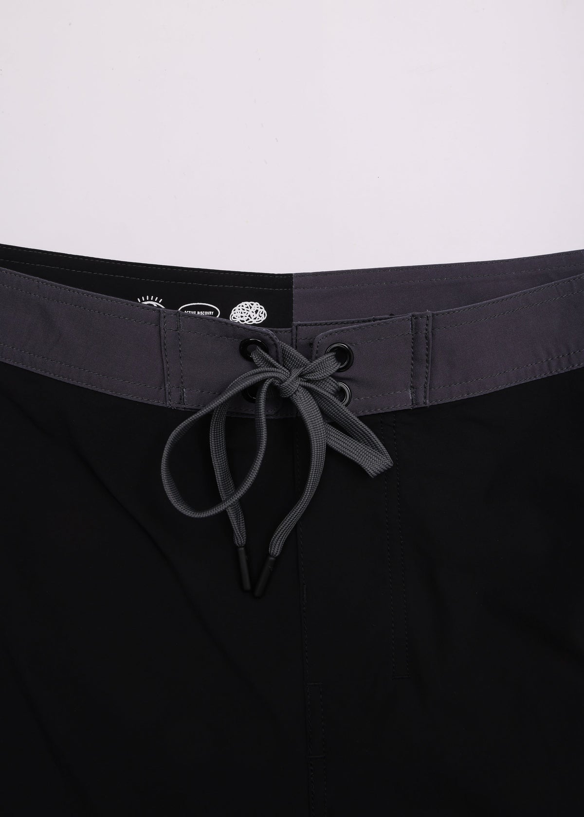 DISCLOSURE 20" TRUNK : BLACK CHARCOAL