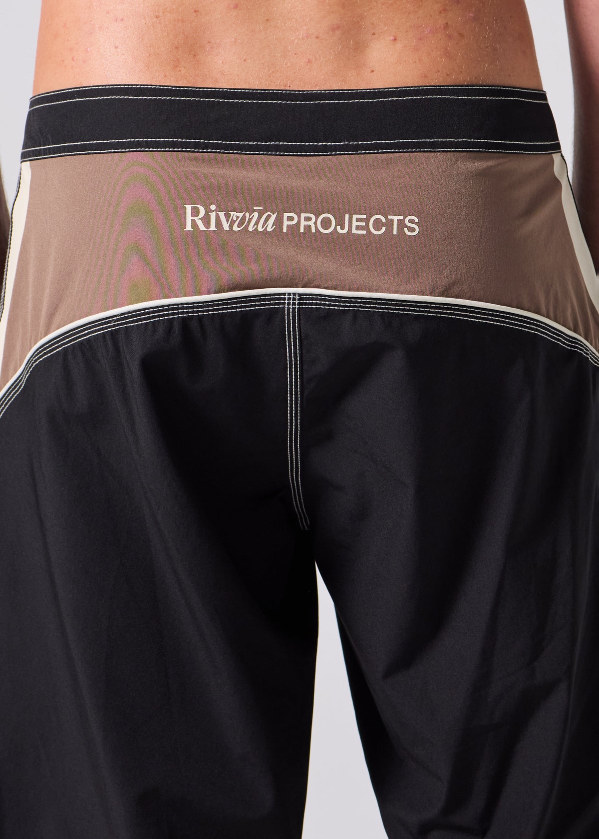 FREQUENCY 21" PASSAGE TRUNK : BLACK BROWN