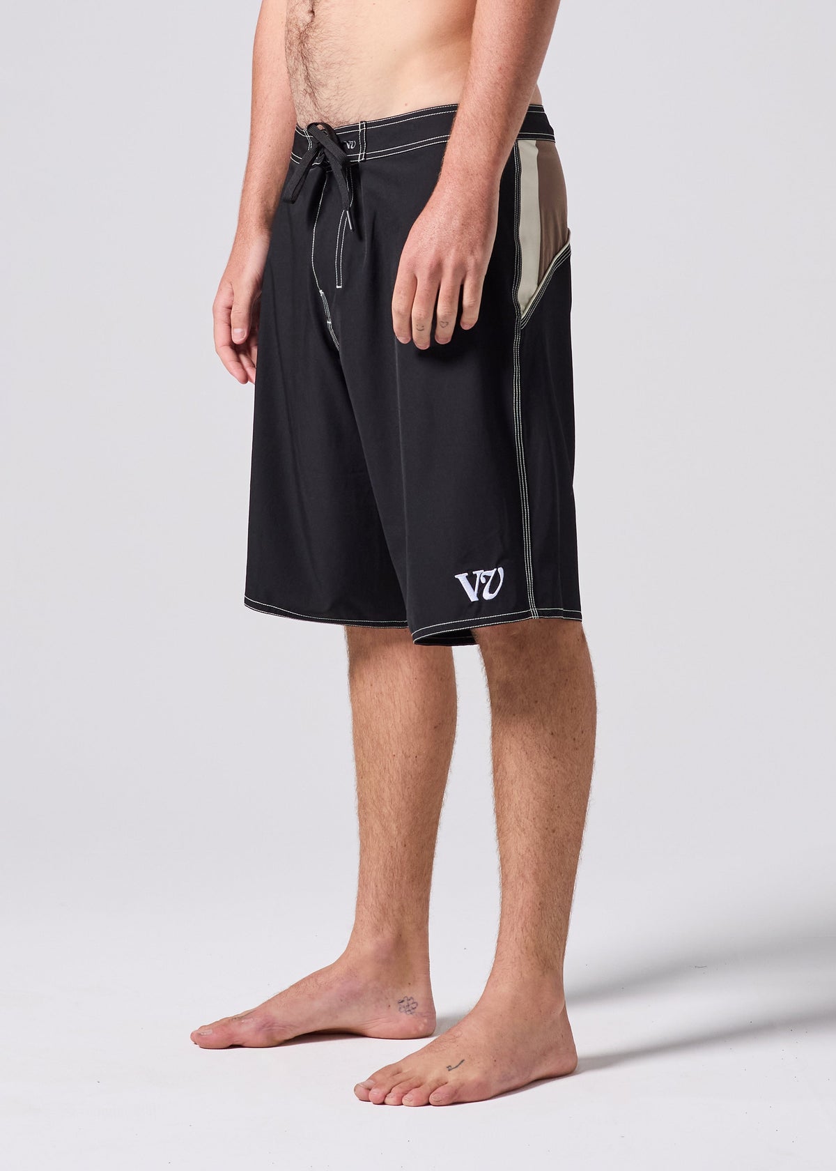 FREQUENCY 21" PASSAGE TRUNK : BLACK BROWN