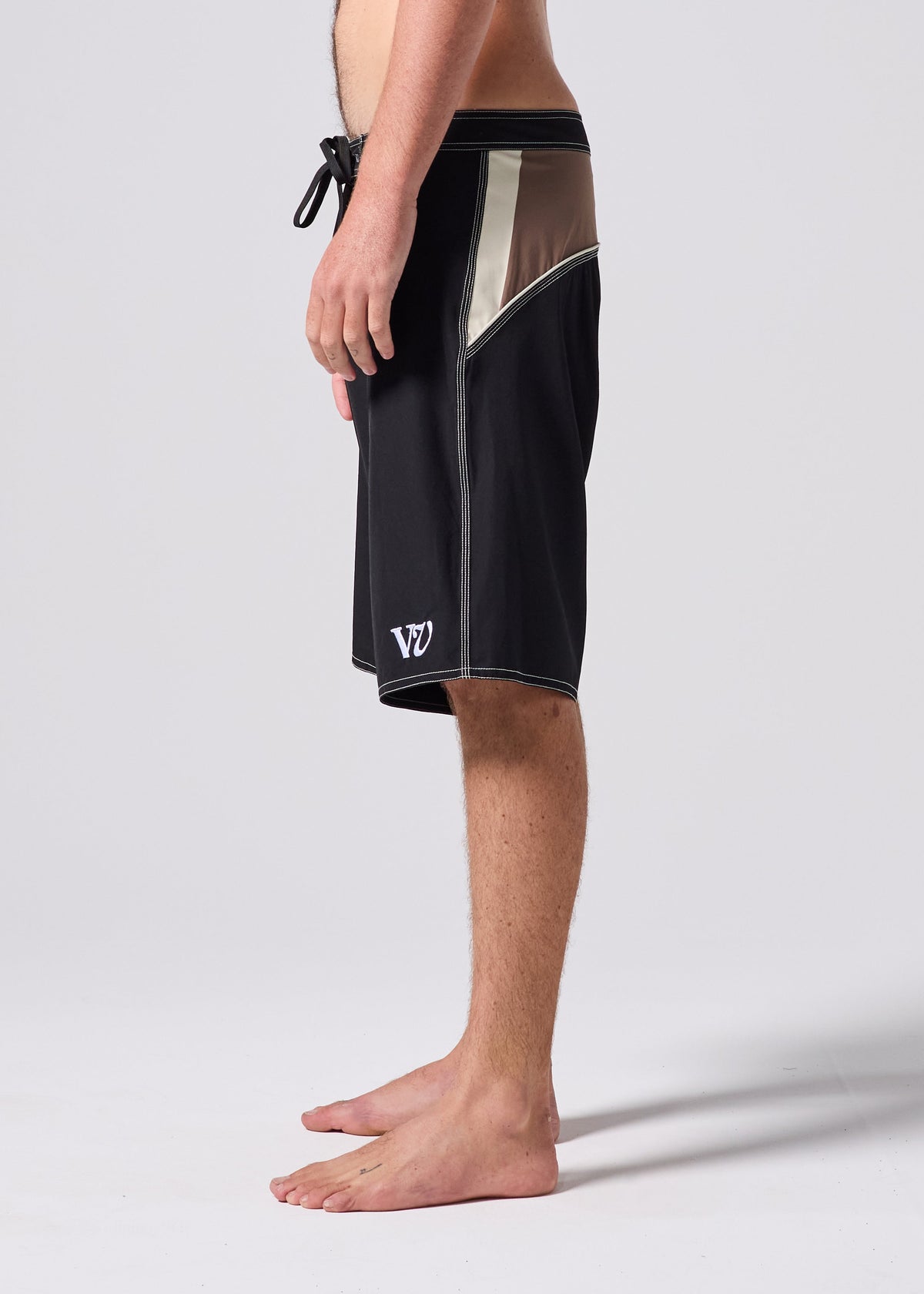 FREQUENCY 21" PASSAGE TRUNK : BLACK BROWN